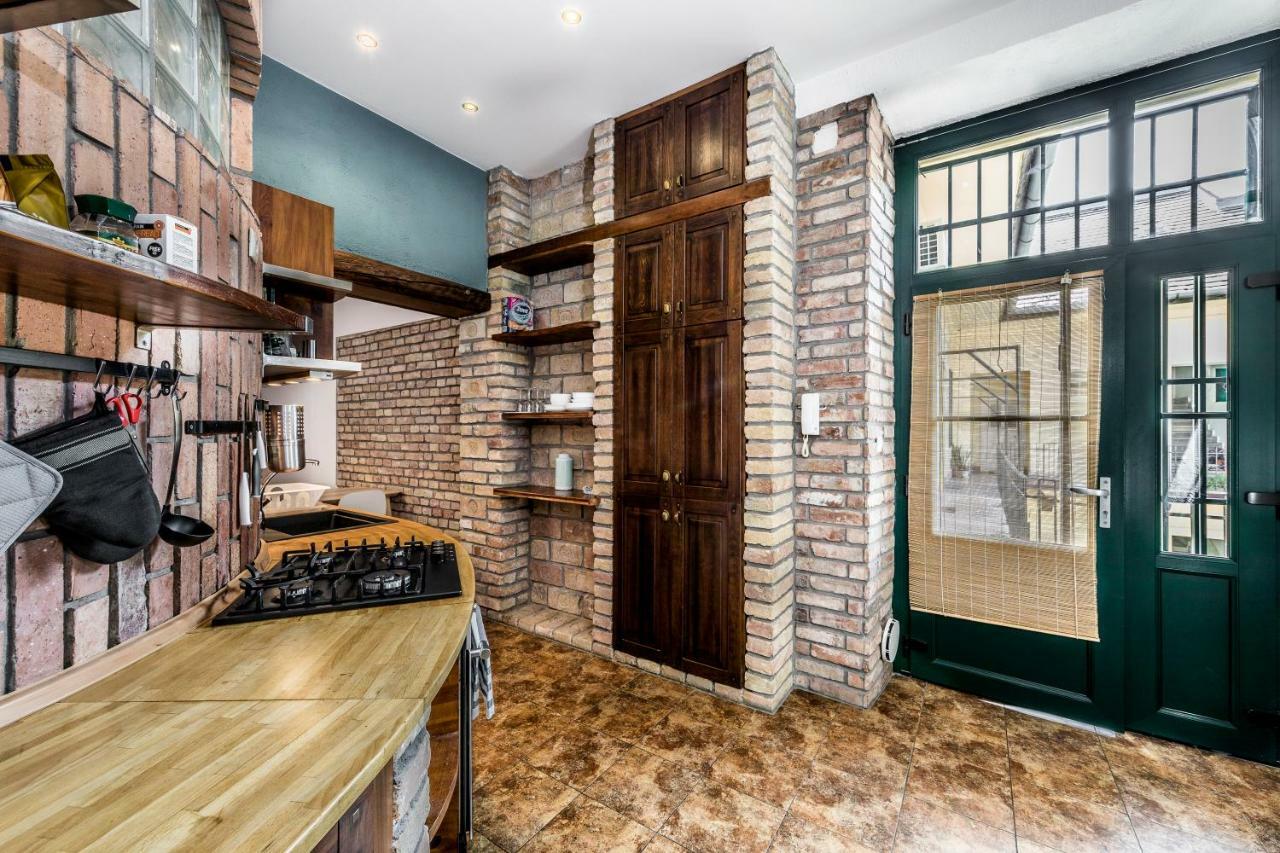 French Touch Apartment With Free Parking Budapest Bagian luar foto
