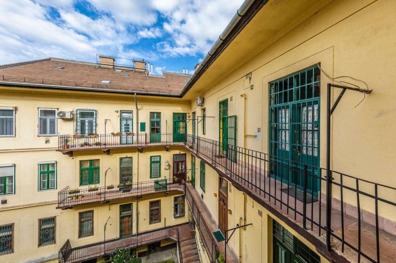 French Touch Apartment With Free Parking Budapest Bagian luar foto