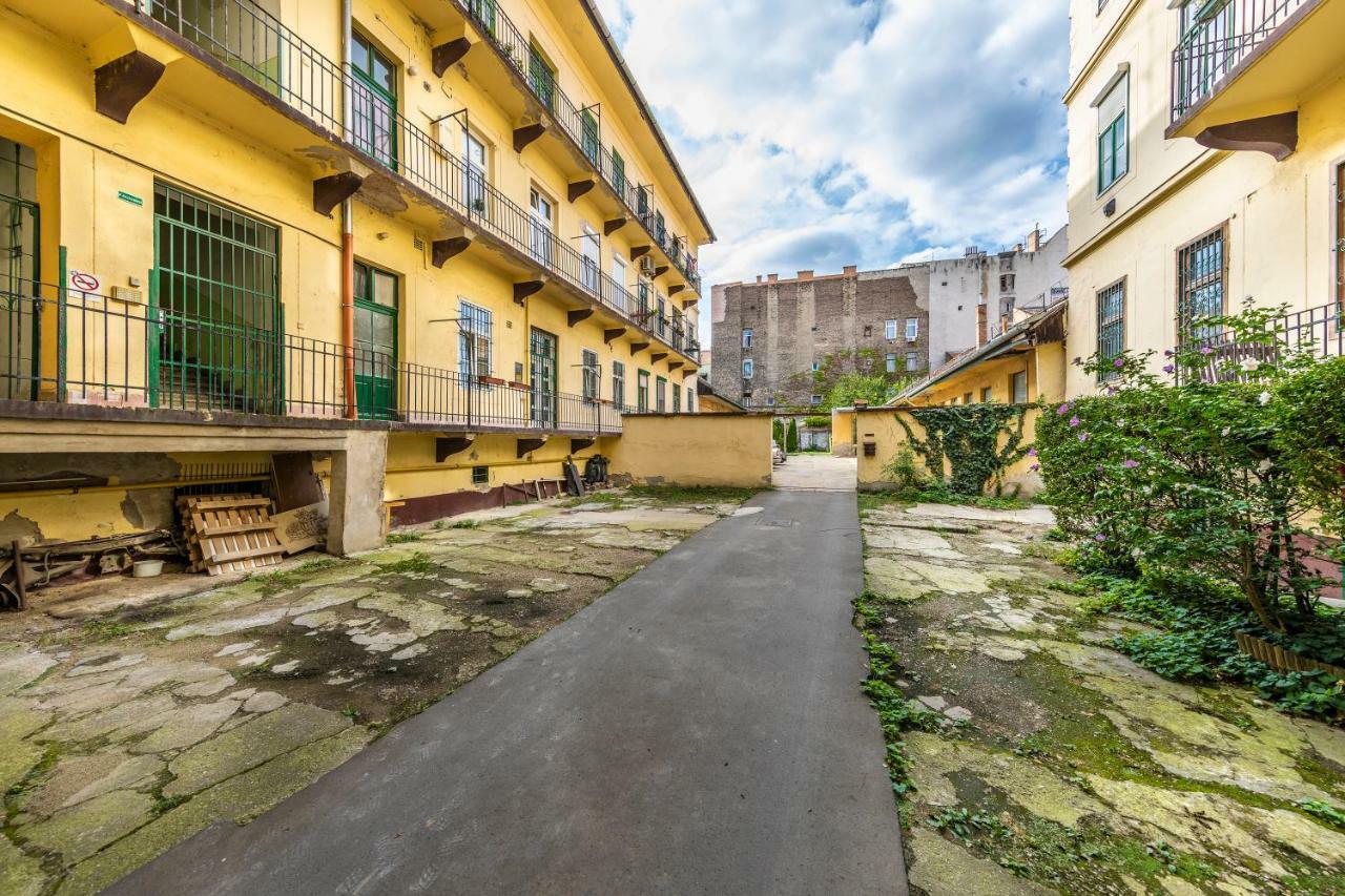 French Touch Apartment With Free Parking Budapest Bagian luar foto