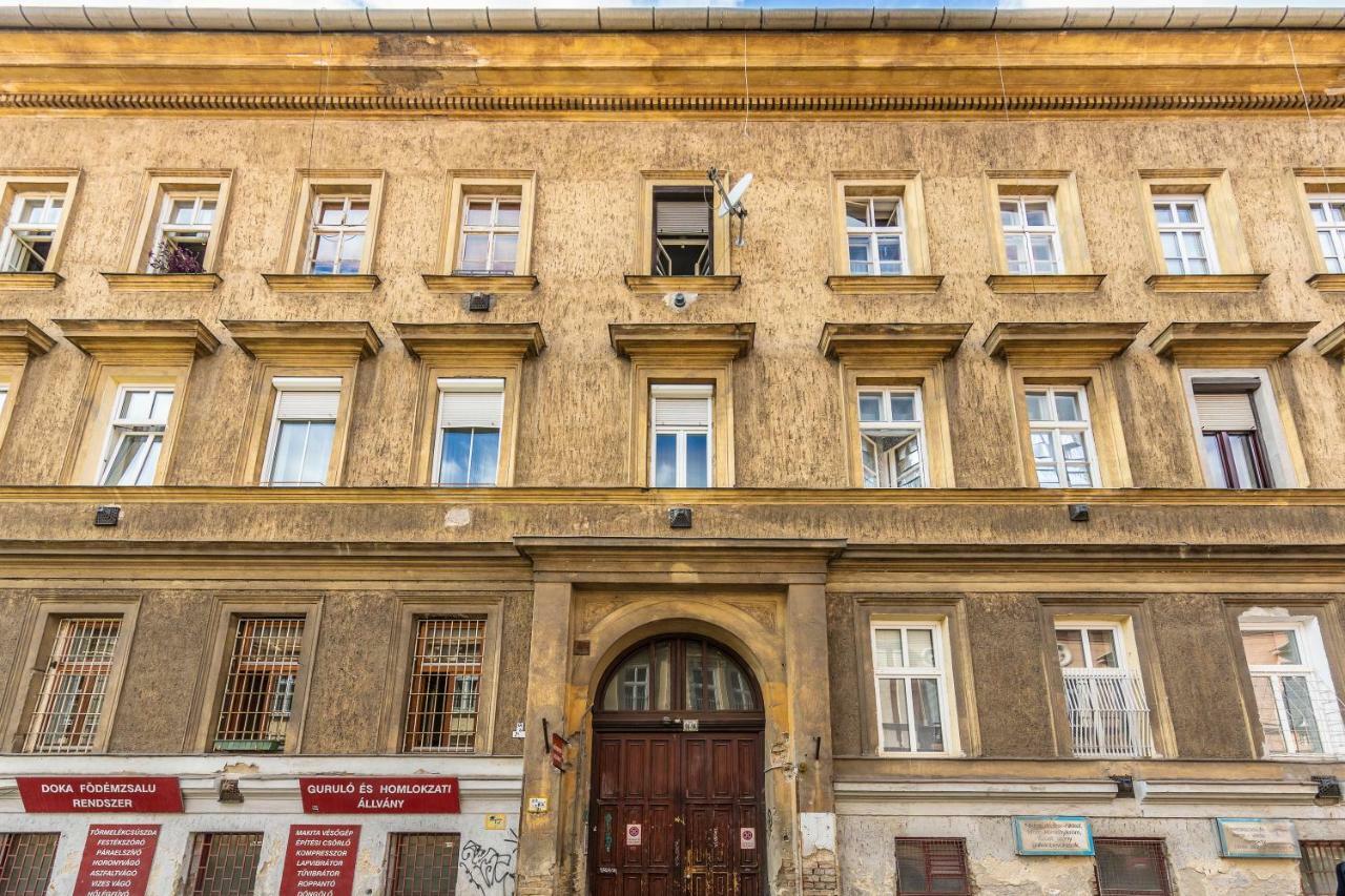 French Touch Apartment With Free Parking Budapest Bagian luar foto
