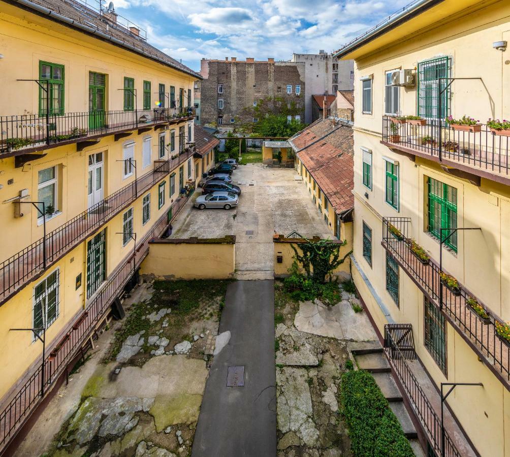 French Touch Apartment With Free Parking Budapest Bagian luar foto