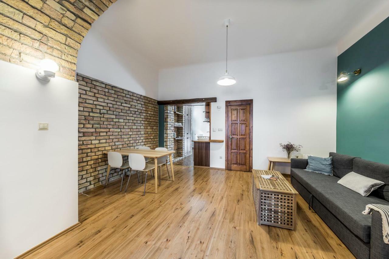French Touch Apartment With Free Parking Budapest Bagian luar foto